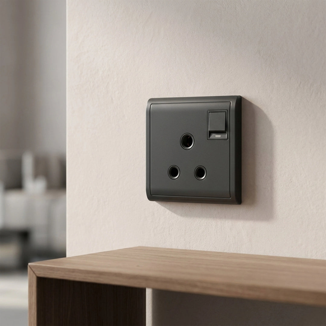 PIENO-15A 1 G 3 Round Pin Switched Socket w