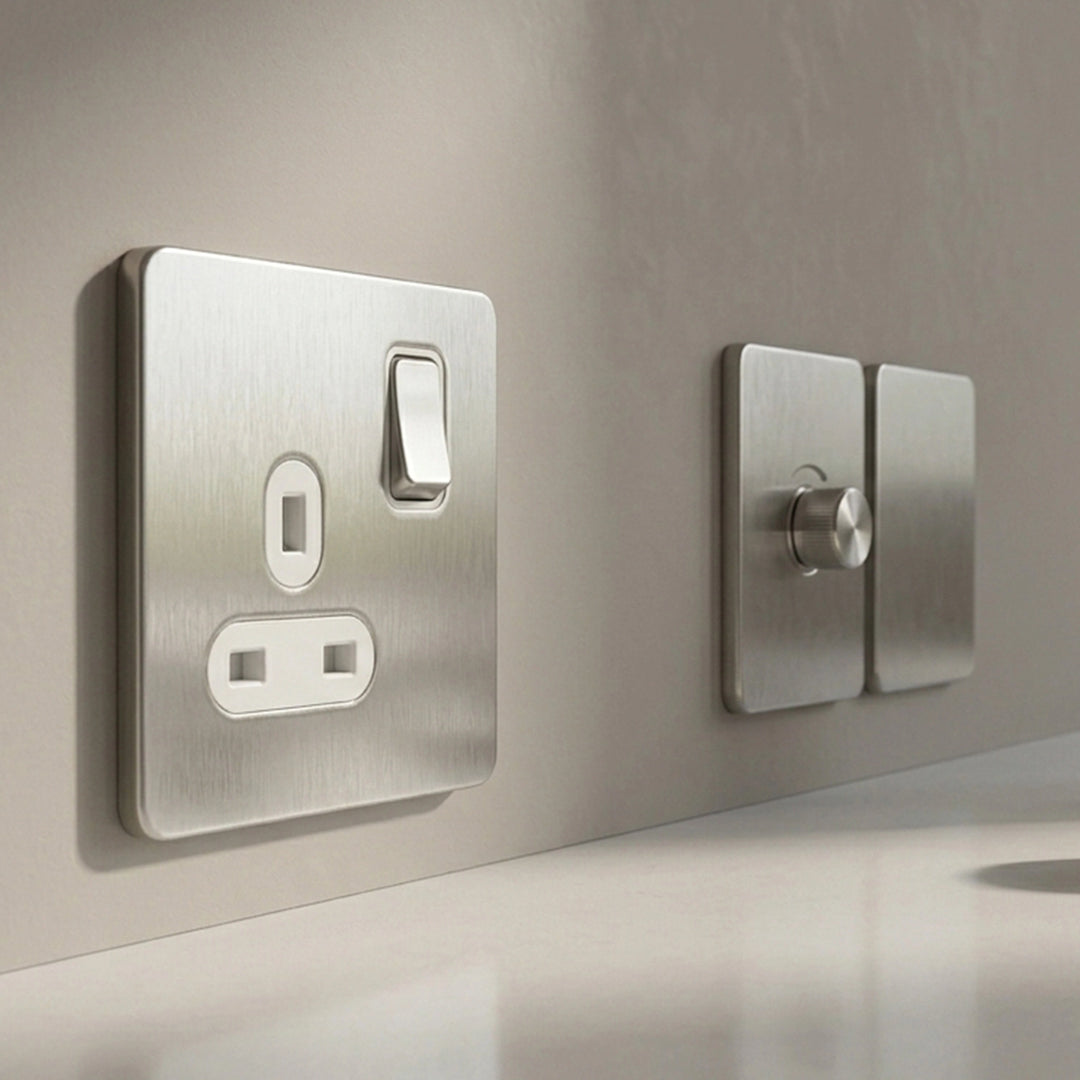 مقبس بمفتاح ١ دقمة ١٣ أمبير ستانلس ستيل