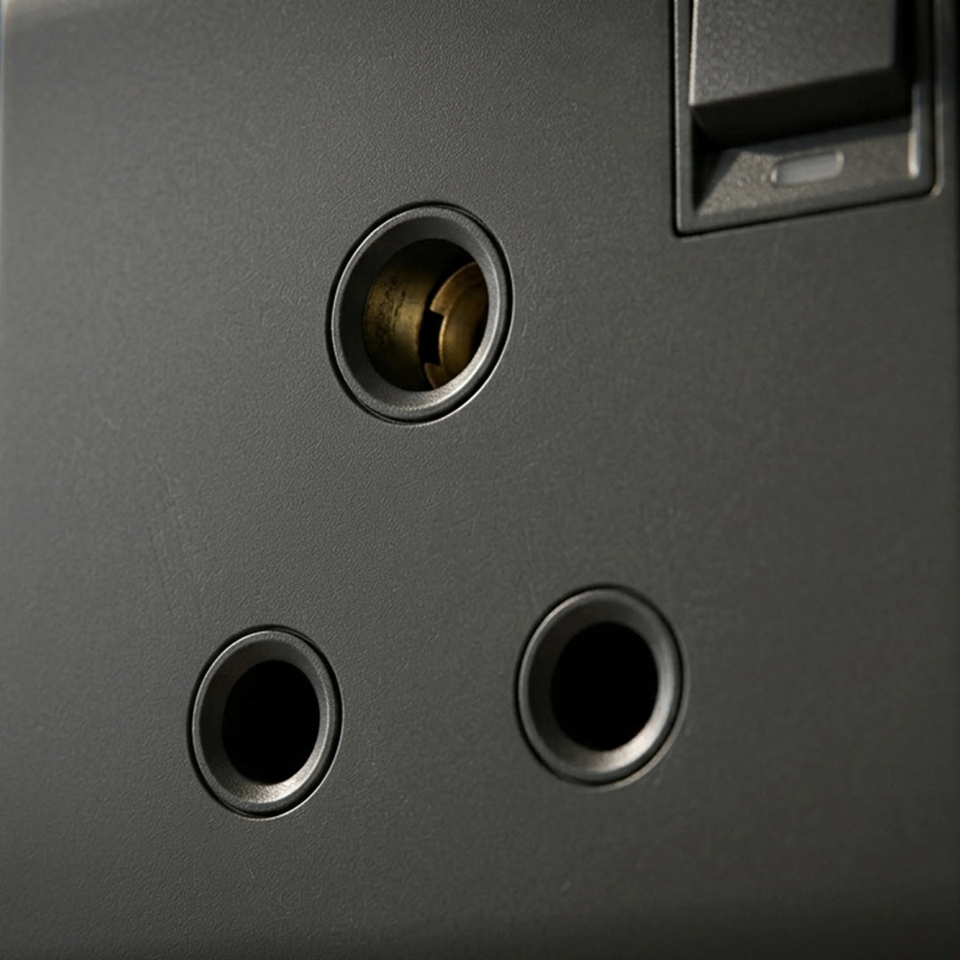 PIENO-15A 1 G 3 Round Pin Switched Socket w