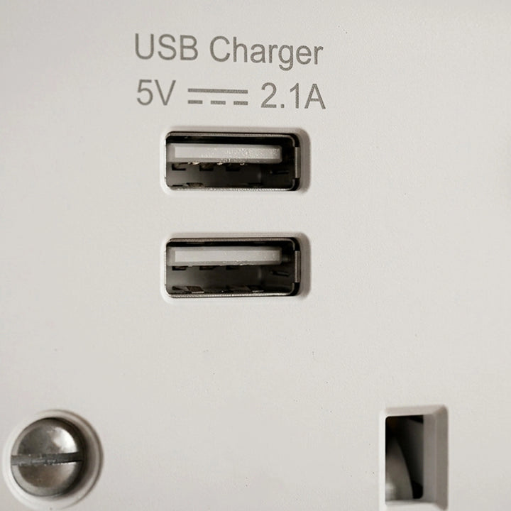  LISSE WH MOULDED SS Comb. 2xUSB SP 2.1A WH